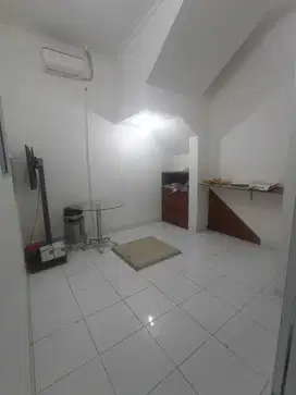 DISEWAKAN RUANGAN UNTUK KANTOR LOKASI RUKO GOLDEN 8