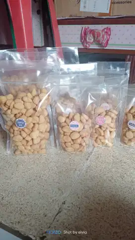 Biji Ketapang renyah dan gurih