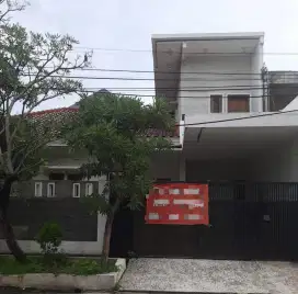 Dijual Cepat Rumah SHM 1.1/4 Lantai Furnished LT 225 m Boulevard