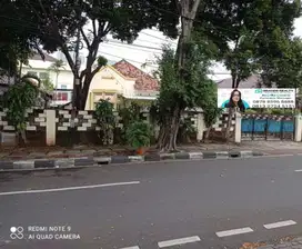 Dijual Rumah bisa Usaha LT 1080 nego Cepat Cikini Jakarta Pusat