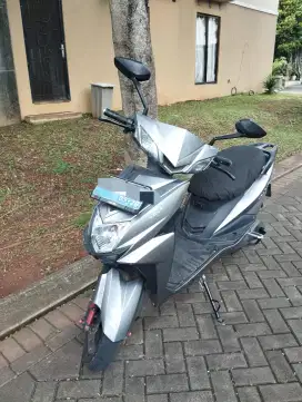 Motor Listrik Volta 401 Tahun 2023 Silver Istimewa