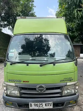 Hino Dutro 110 tahun 2011