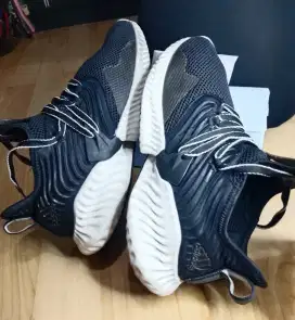 Sepatu Adidas no 42 1/2