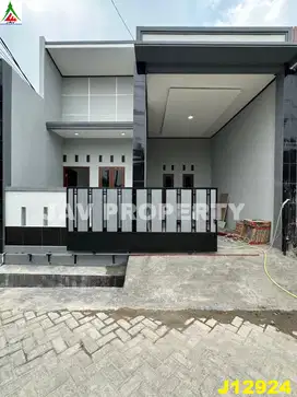 Dijual rumah cantik siap huni posisi hook 8 menit ke Mall Ciputra