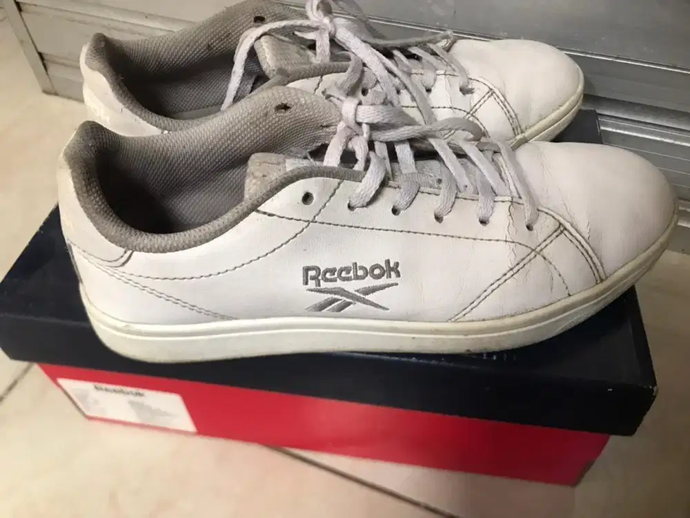 sepatu reebok purple white