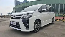 Pajak Panjang - Toyota Voxy 2.0 Bensin-AT 2017