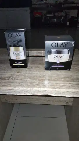 Cream siang dan cream malam merk OLAY Total Effects kondisi baru Gress