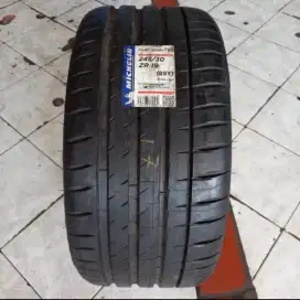 Ban mobil michelin 245/30 R19 pilot sport4 Kondisi baru tahun 2017