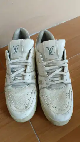 JUAL SEPATU LOUIS VUITTON, MIROR SECOND UK 44