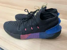 Sepatu Under Armour HOVR Phantom 3
