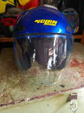 Helm Nolan ukuran M bahan