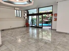 Rumah asri ada kolam renang pondok indah