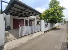 Rumah rapi berhalaman luas di Tuparev Cirebon