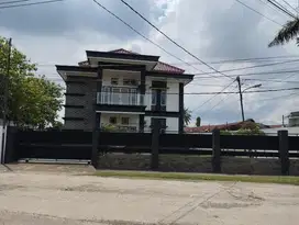 Dijual rumah mewah full furnish dengan  tanah luas di Palembang