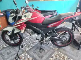 VIXION 2015 warna merah putih