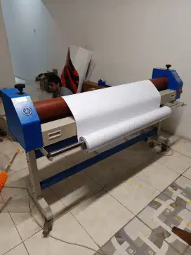 Mesin laminasi semi outomatis