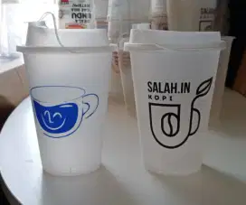 Paket cetak Cup inject dengan tutup