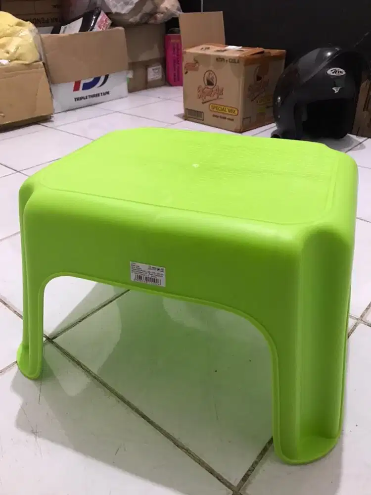 Kursi Baru (Merah, Hijau, Biru)