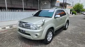 Toyota Fortuner 2.5 G diesel Automatic 2010