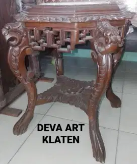 Meja peranakan tua