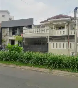 Rumah bagus pinggir jln utama raya di galaxy bekasi cocok buat usaha