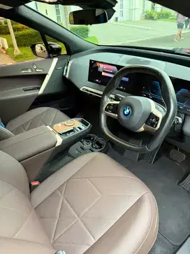 BMW iX 2023 Listrik