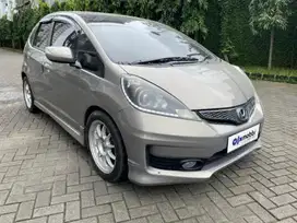 [OLX Mobbi] Honda Jazz Putih 1.5 RS Bensin-AT 2014 FMY