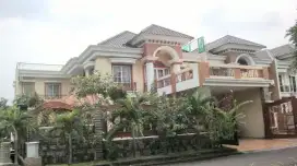Di Jual Rumah Hook Semi Furnish 
Royal Residence Jakarta Timur.