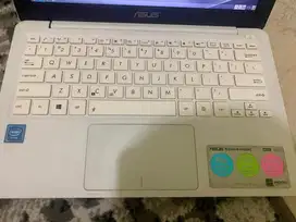 laptop intel gen 4 asus e202 s 2/320gb putih bandung batre awet