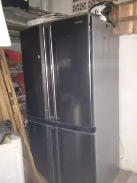 Kulkas 4pintu sharp