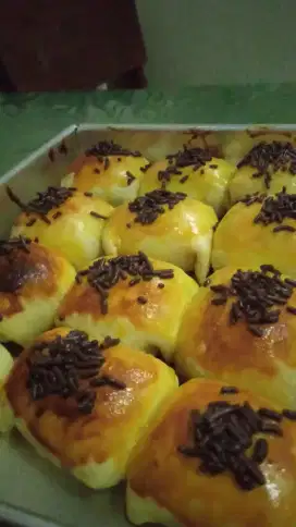 Kue/roti bolen pisang coklat