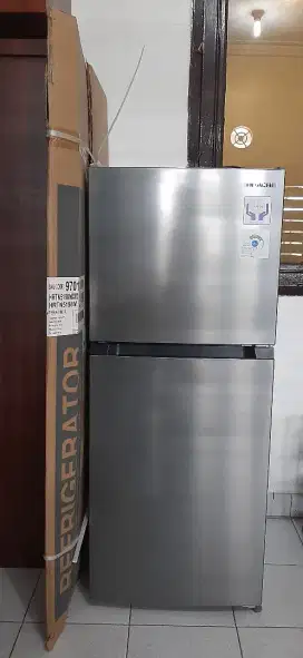 kulkas dua pintu baru dipake 2bulan
