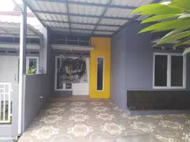 Rumah baru Pojok dalam cluster siap huni 5 menit ke stasiun depok lama