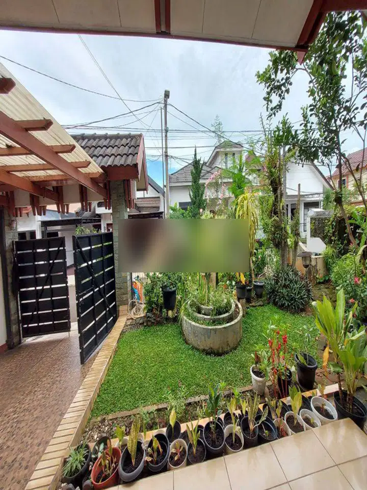 Dijual Rumah Murah dengan Taman sangat luas di Bintaro Jakarta Selatan