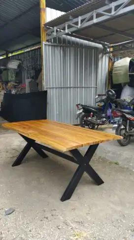 Meja Meeting Kayu Solid Coating