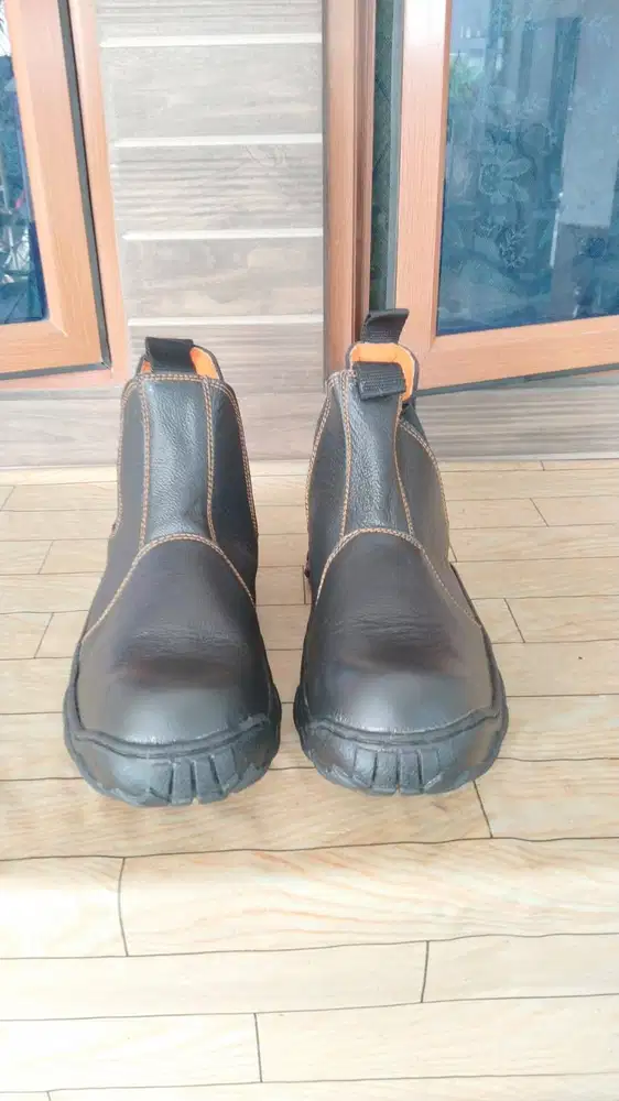 BTM - Sepatu Safety besi dan tahan api - rabu - rhm