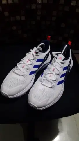 Sepatu Adidas sport