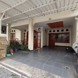 Di jual rumah mewah strategis dalam perumahan di jatibening baru