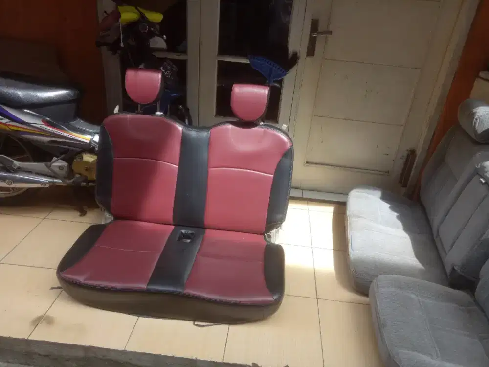 Jok mobil ertiga belakang ori