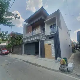 dijual rumah baru 2 lantai dekat hotel alila solo 1,85M