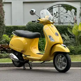 Dijual Cepat Piaggio Vespa LX 150 3vie 2013 warna Kuning