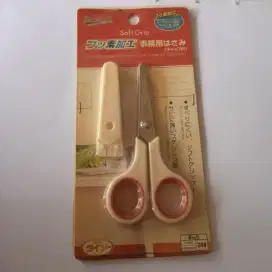 Gunting Mini 13 cm dengan Penutup – Praktis, Tajam, dan Aman