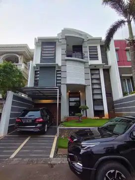 Dijual Rumah Mewah 3 Lantai Furnished di Kelapa Gading Jakarta