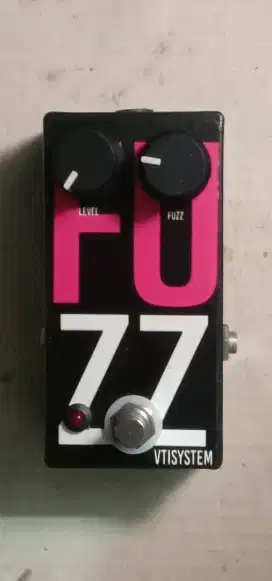 FUZZ EFEK GITAR LISTRIK