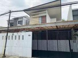 DIJUAL RUMAH DI JALAN LEBAK BULUS 2 CILANDAK BARAT