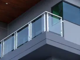 Reling balkon stenlis kaca