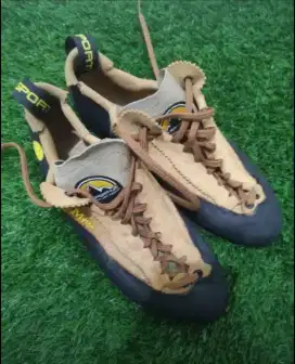 Sepatu panjat tembok tebing ukuran 42/43