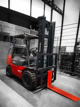 Forklift 3 t  tinggi 4 mtr