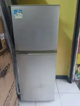 Kulkas 2 pintu Sharp loves siap pakai
