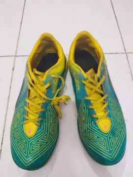 Sepatu futsal specs accelerator illuzion